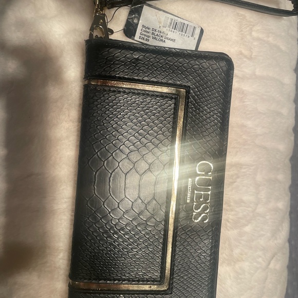 Guess wallet - Picture 2 of 3